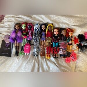 Monster High/Bratz Lot